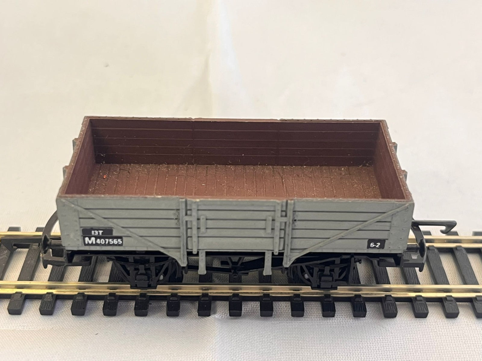 Dapol OO Gauge 3 Plank Wagonin Grey