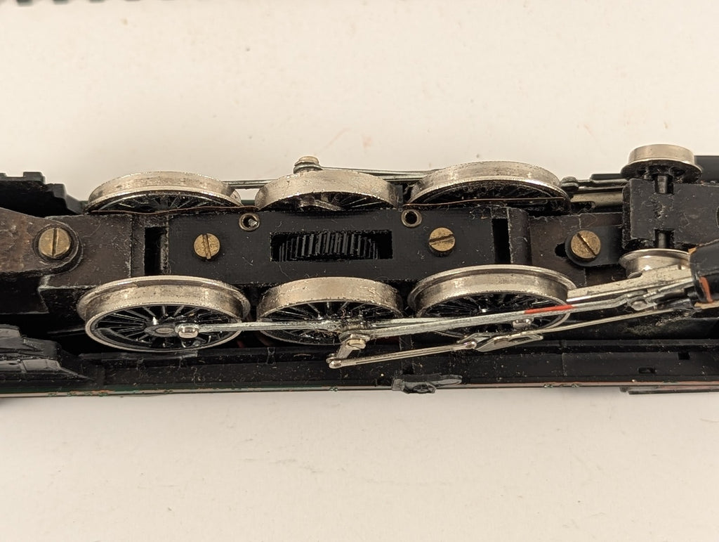 Tri-ang Hornby OO Gauge Class 7MT Britannia 'Oliver Cromwell' Steam Locomotive