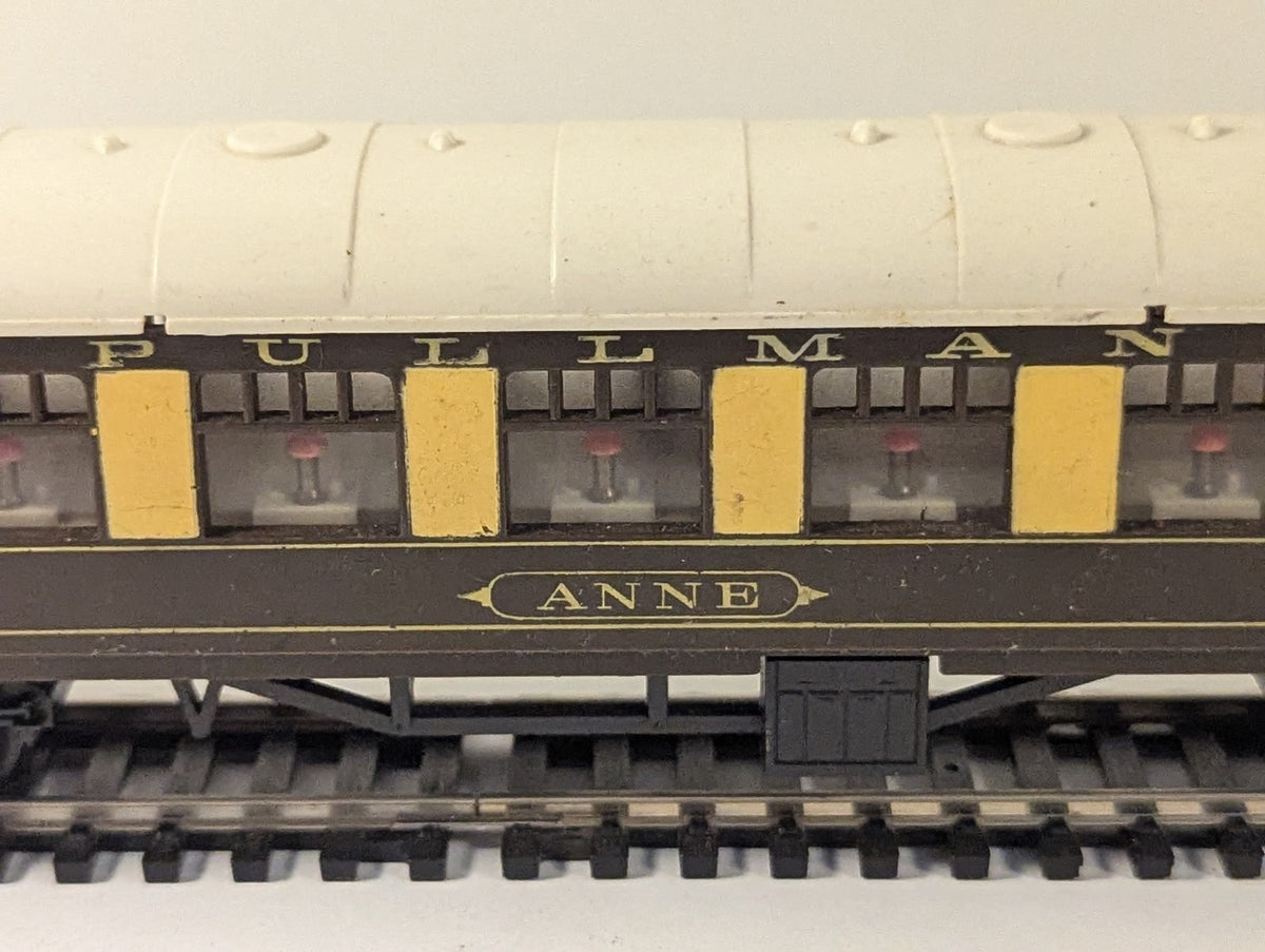 Hornby R228 OO Gauge Pullman 1st Class Parlour Car Anne