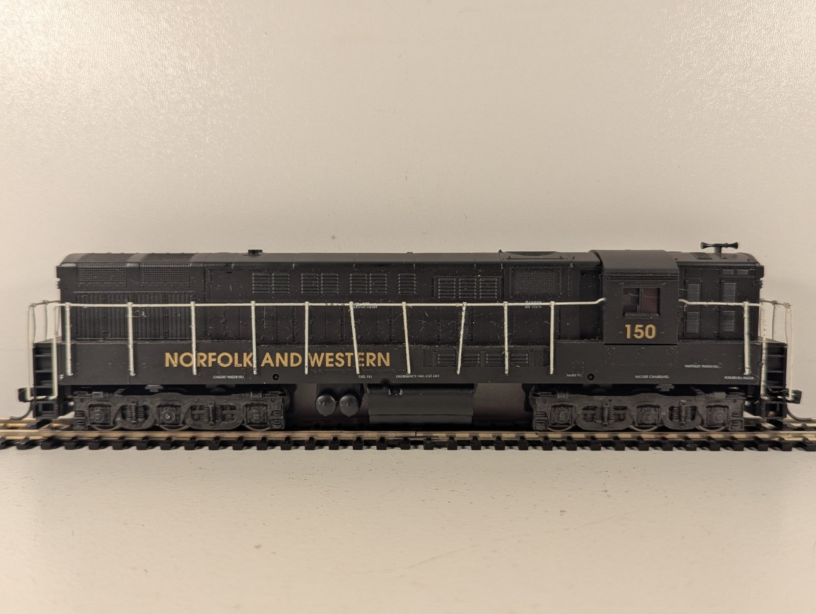 Atlas HO Scale Alco RSD-4/5 Diesel Locomotive 150 Norfolk and Western 43015