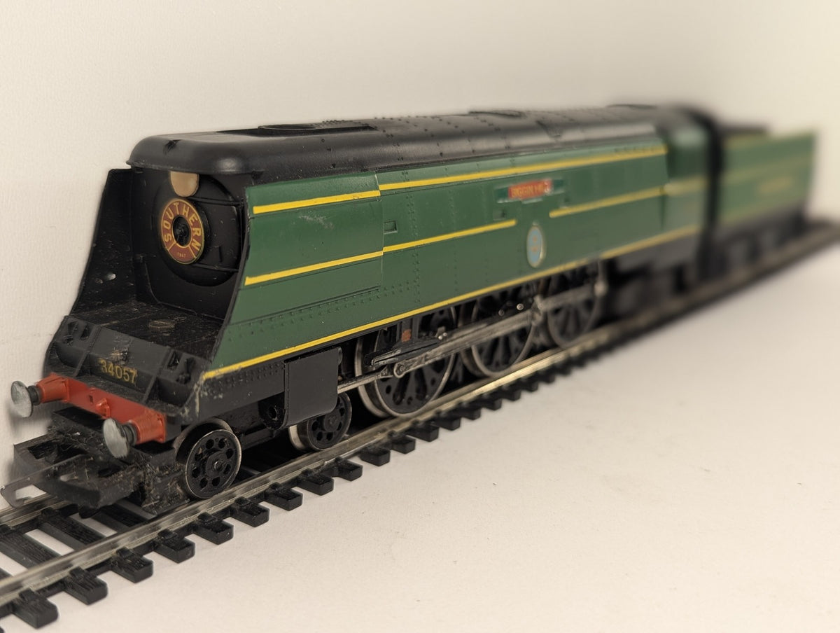 Hornby OO Gauge Battle of Britain Class 'Biggin Hill' Steam Locomotive 34057