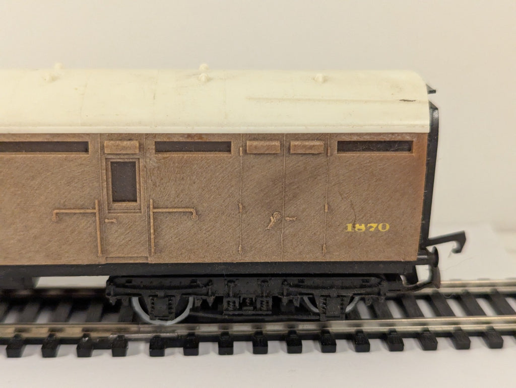 Hornby OO Gauge LNER Teak Brake 3rd Class Coach