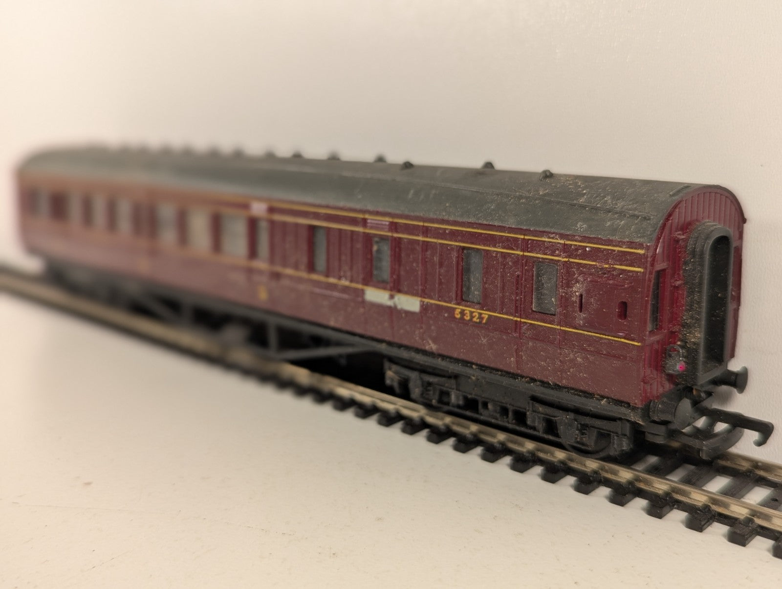 Mainline OO Gauge LMS 57ft Corridor Brake Third Passenger Coach