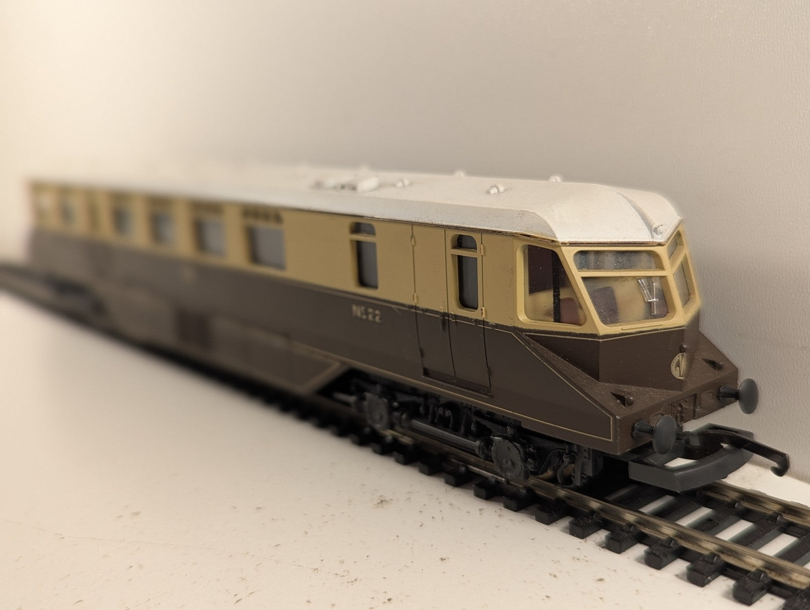 Lima OO Gauge GWR Passenger Railcar No. 22 Diesel Railcar GWR Chocolate & Cream