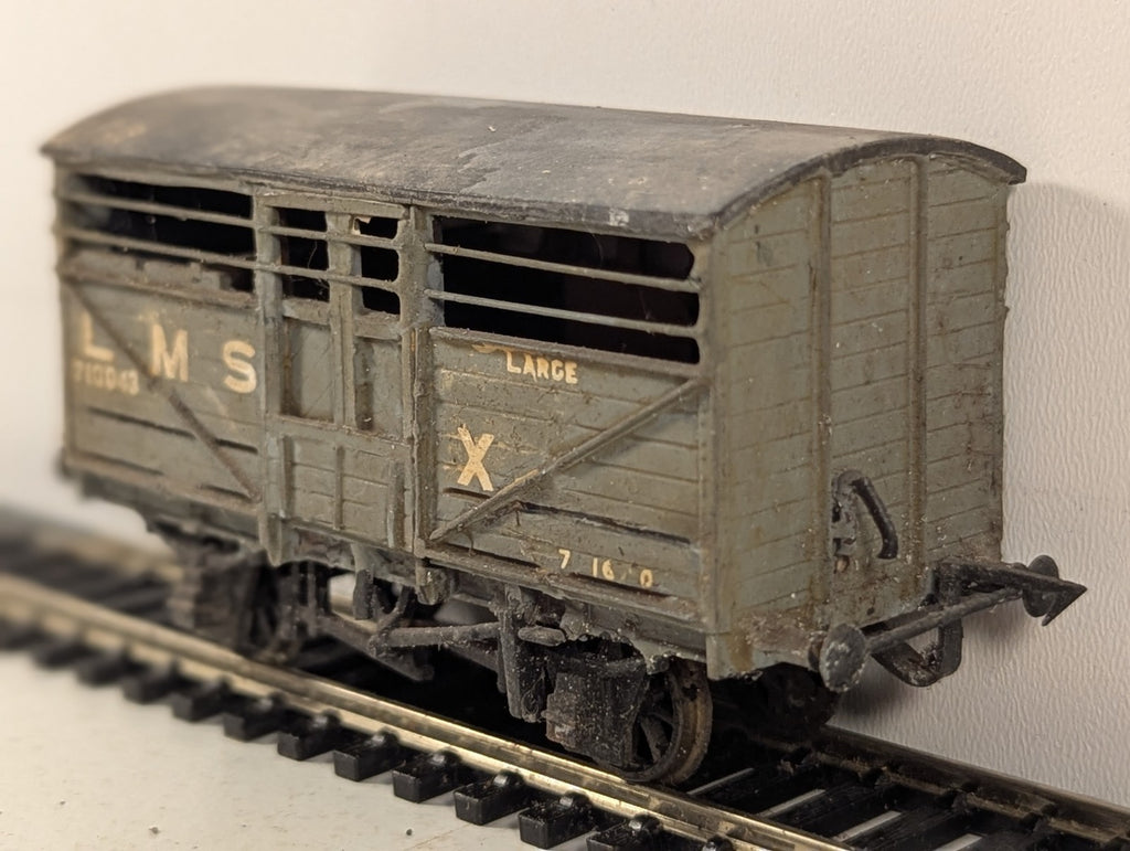 Kitbuilt OO Gauge LMS Large Cattle Wagon Goods Wagon 8456 LMS Grey