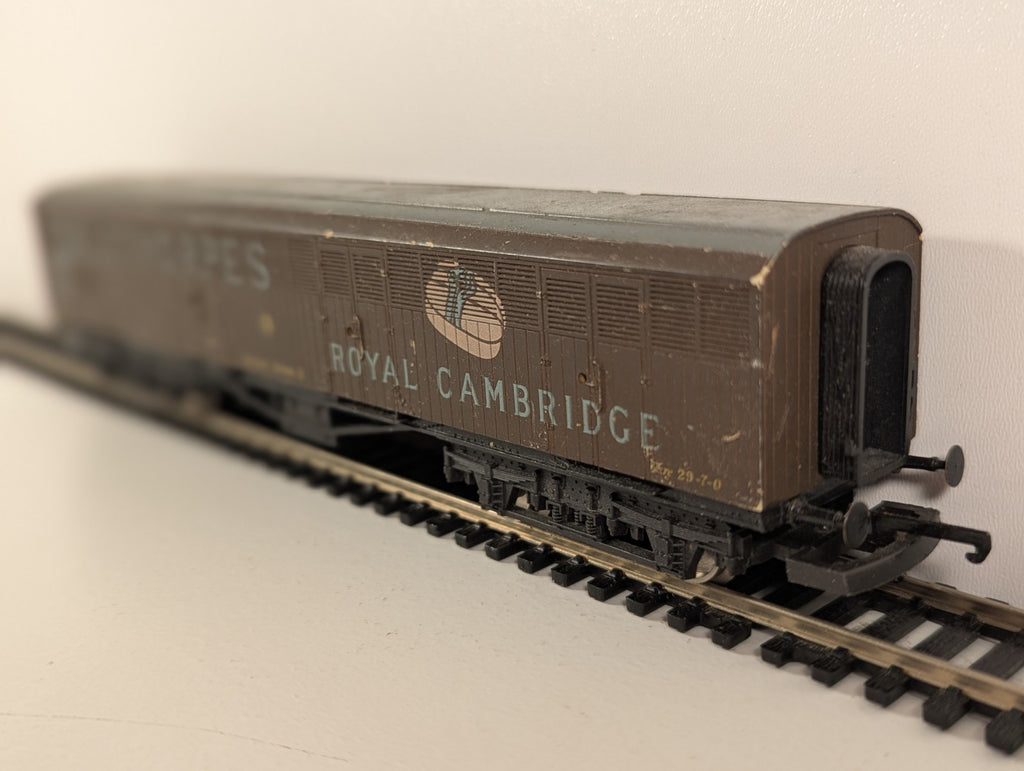 Lima OO Gauge GWR Siphon G “Palethorpes Royal Cambridge” Parcel Van