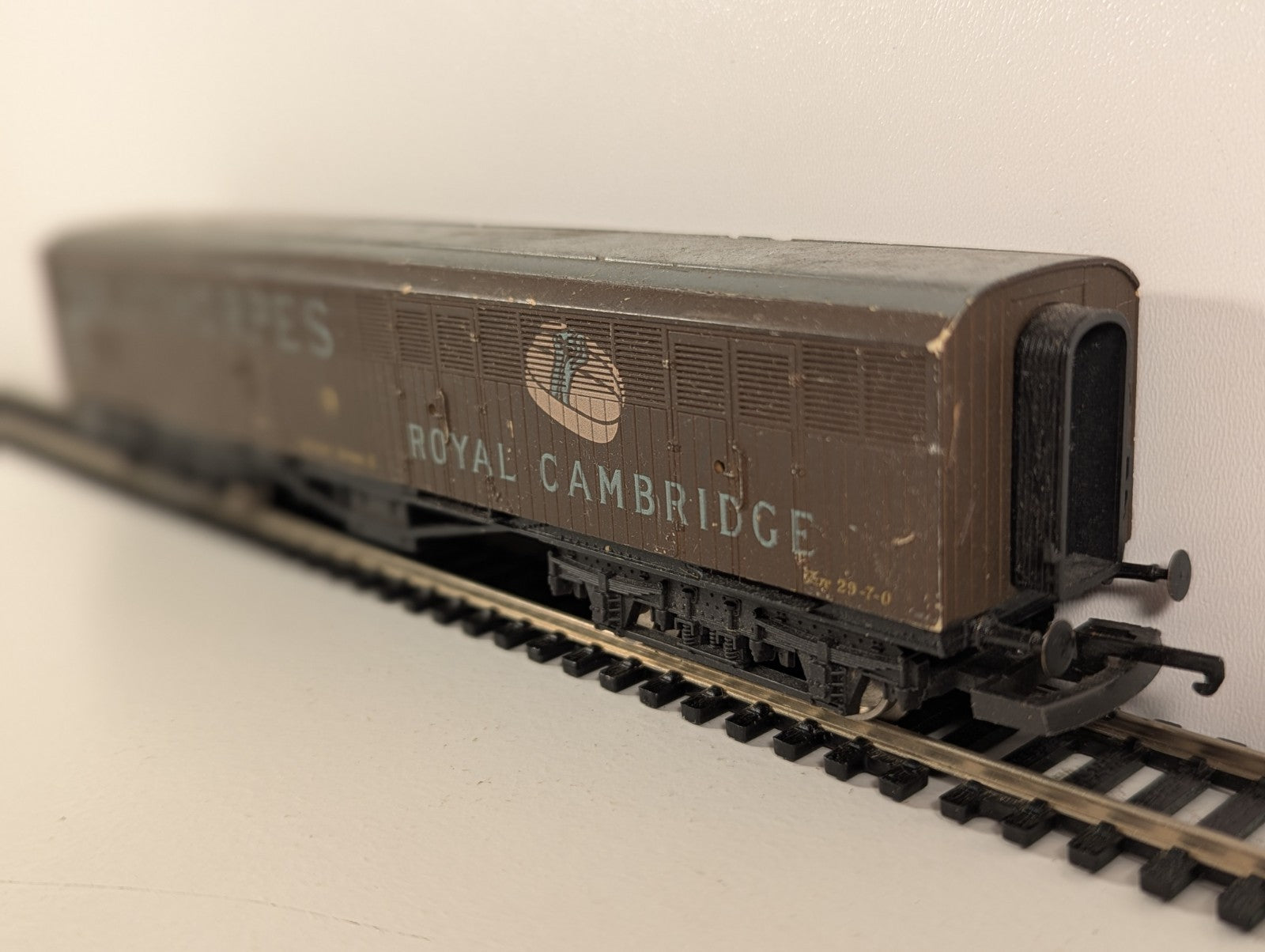 Lima OO Gauge GWR Siphon G “Palethorpes Royal Cambridge” Parcel Van