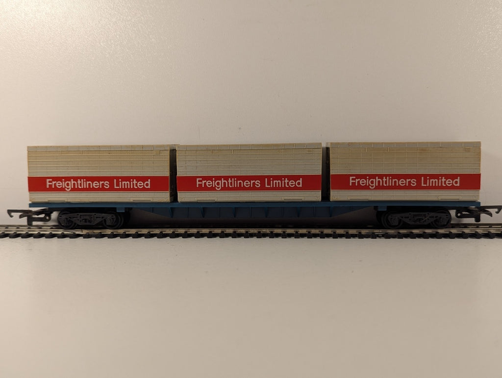 Hornby OO Gauge Freightliner Flat Wagon with Three Containers