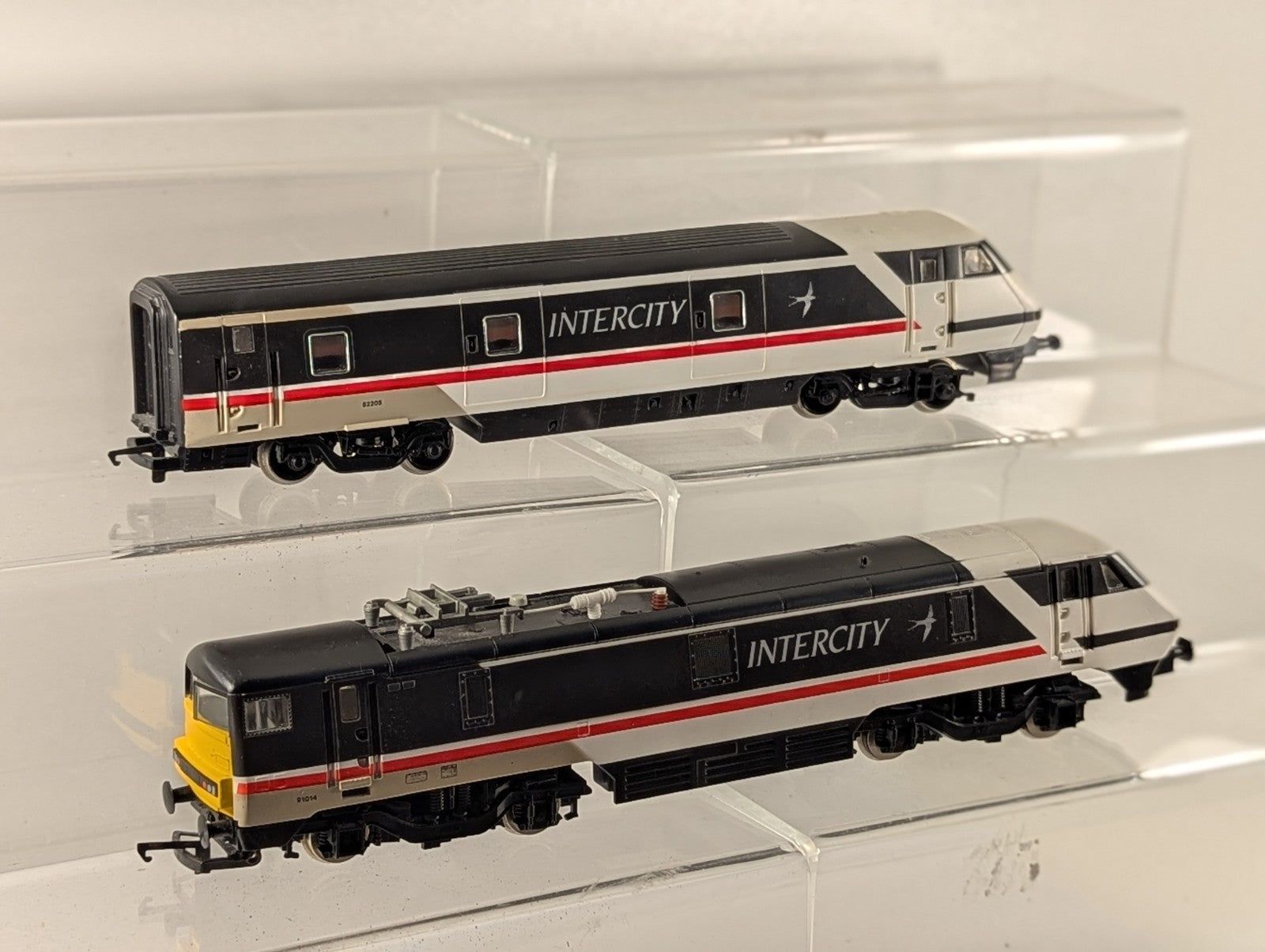 Hornby OO Gauge Class 91 InterCity Swallow - Missing Couplers