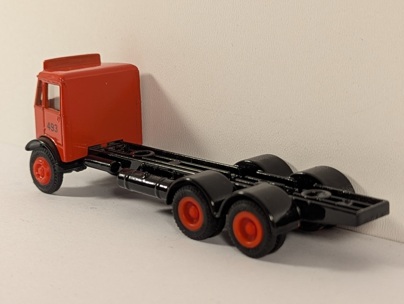EFE AEC Mammoth Major 6-Wheel Flatbed – Wimpey Livery – 1:76 Scale