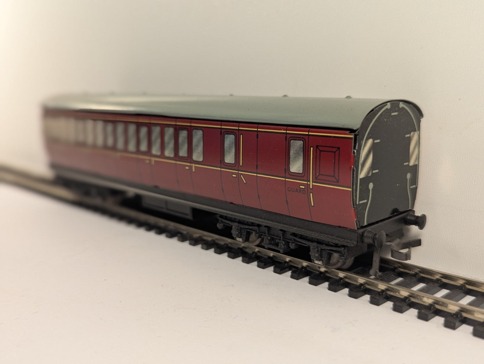 Hornby-Dublo 32090 OO Gauge D13 Suburban Brake Coach - Boxed