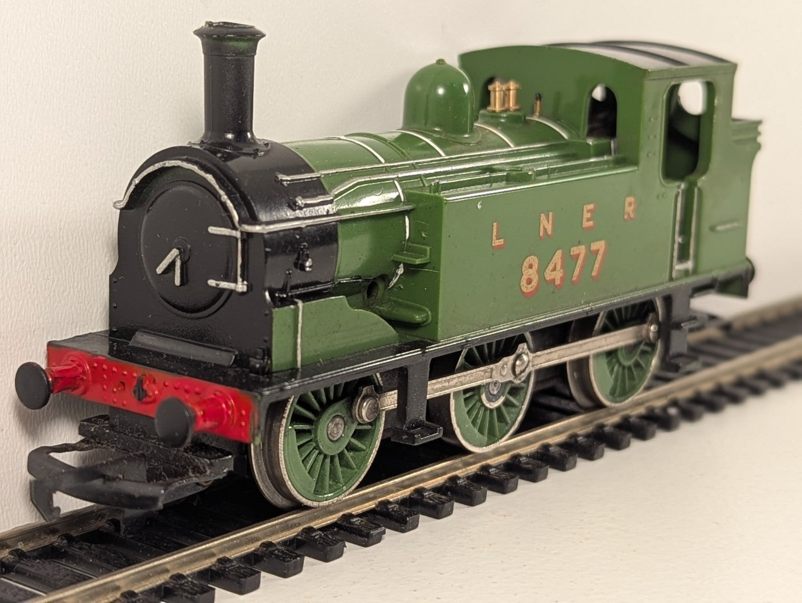 Hornby R252 LNER Class J83 0-6-0 Tank Locomotive OO Gauge - Loose Body