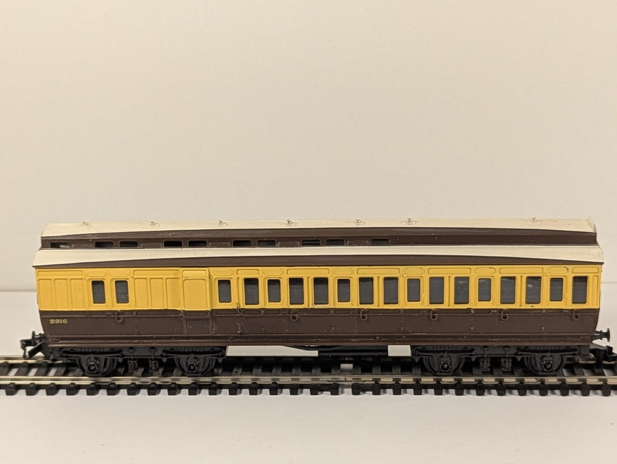 Tri-ang R333 OO Gauge GWR Clerestory Brake Third Coach 2316 – Wrong Couplings