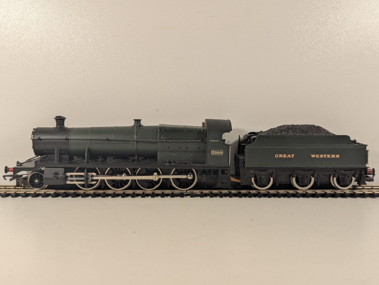 Hornby OO Gauge GWR 2800 Class 2-8-0 Steam Locomotive 2859 GWR Green