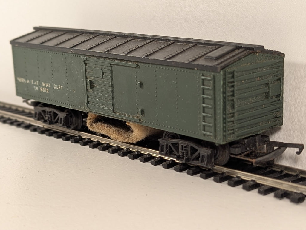 Tri-ang Permanent Way Department TR9372 Track Cleaner Box Carriage