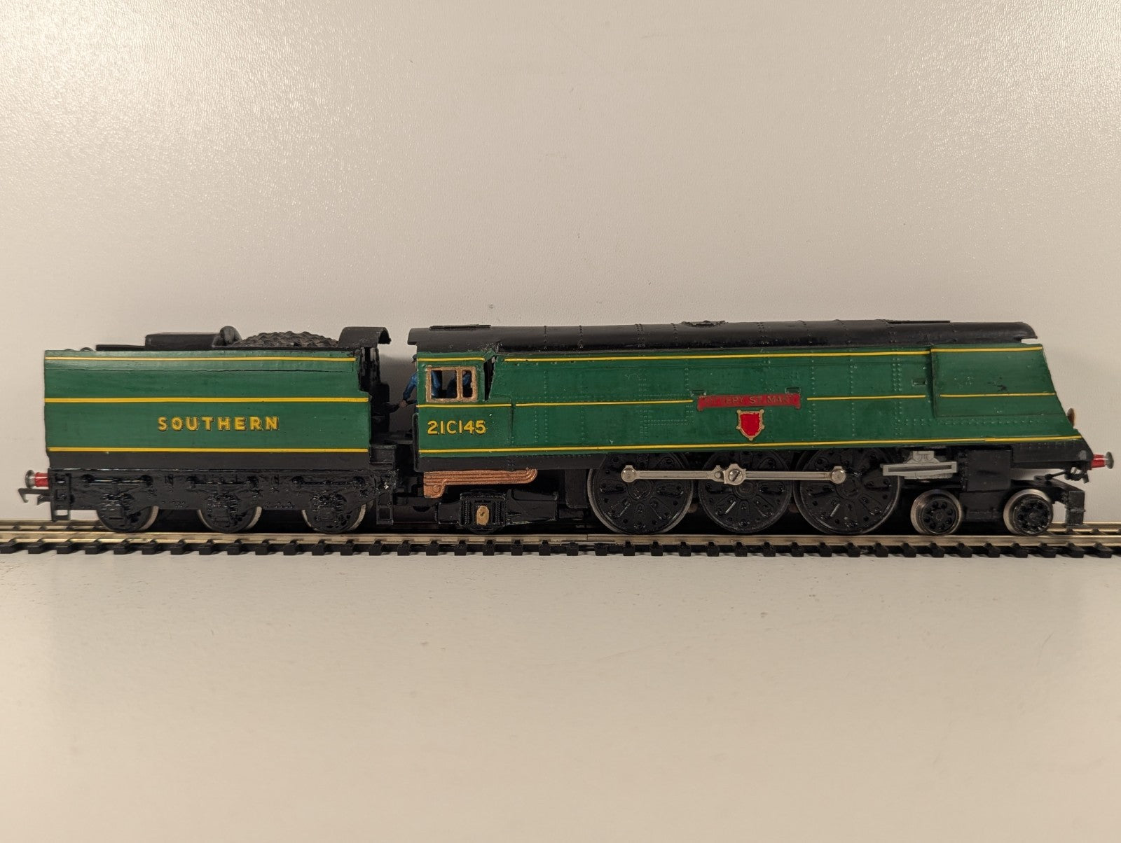 Wrenn OO Gauge Bulleid West Country Class 4-6-2 'Ottery St Mary'