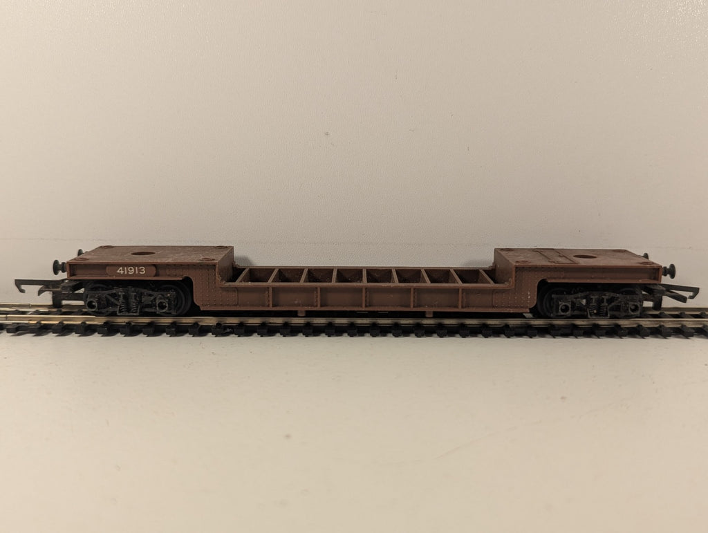 Tri-ang R118 OO Gauge Bogie Well Wagon BR Brown 41913