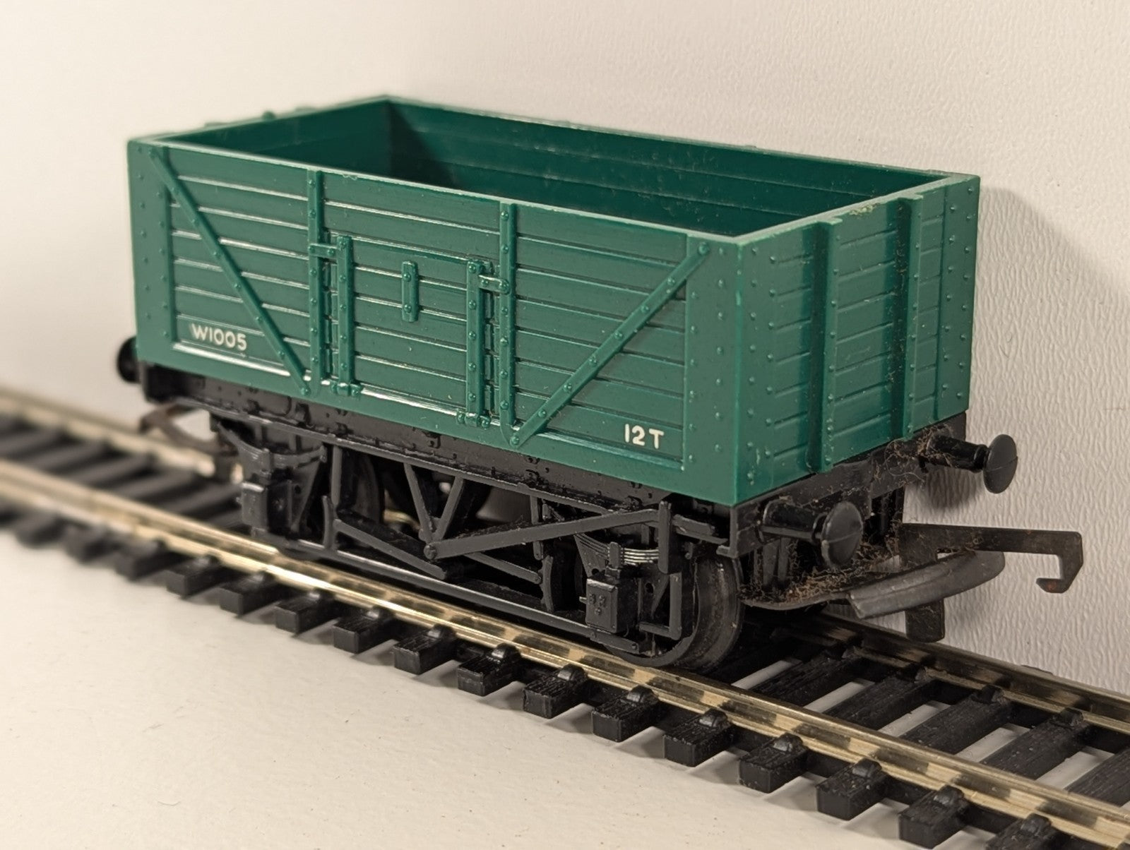 Tri-ang Hornby R10 – 12T Open Wagon (Green Livery, W1005) – OO Gauge
