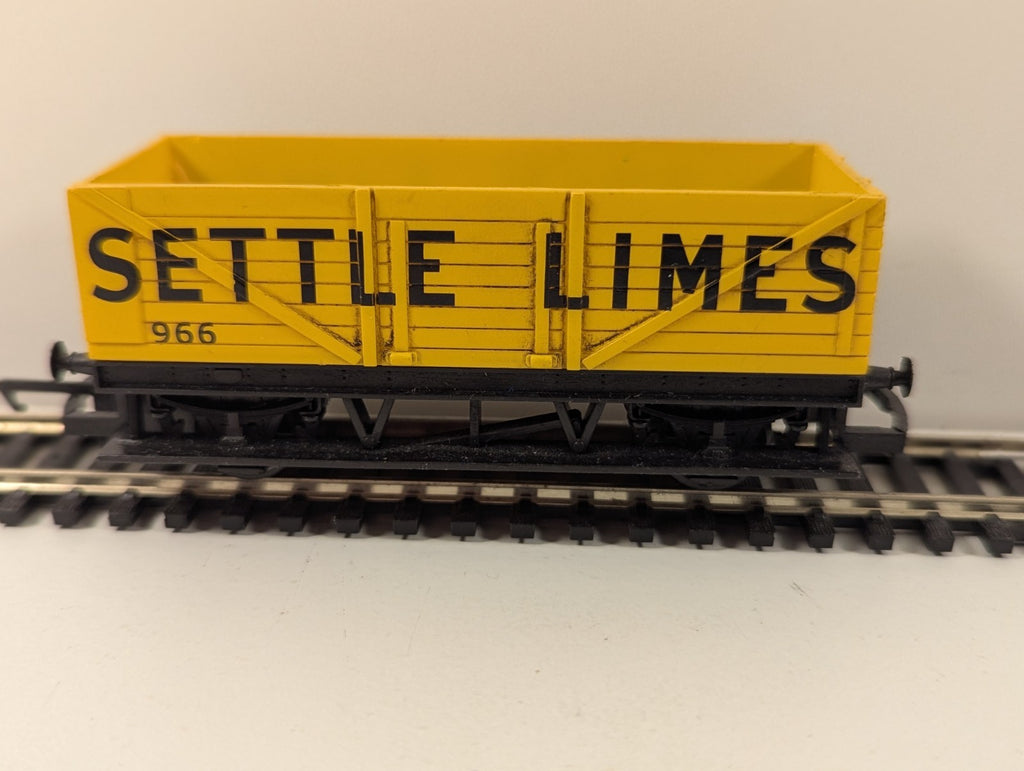 Hornby OO Gauge Settle Limes Open Plank Wagon 966