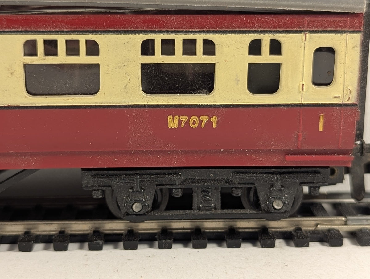 Tri-ang OO Gauge BR Short Composite Coach Passenger Coach M7071