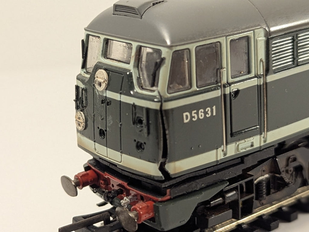Hornby OO Gauge BR Class 31 Diesel Locomotive D5631 BR Green R2420