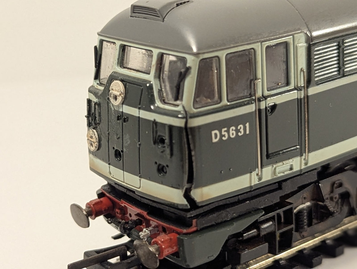 Hornby OO Gauge BR Class 31 Diesel Locomotive D5631 BR Green R2420