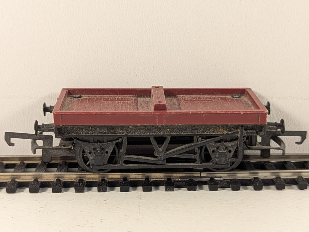 Tri-ang R17 Bolster Wagon OO Gauge