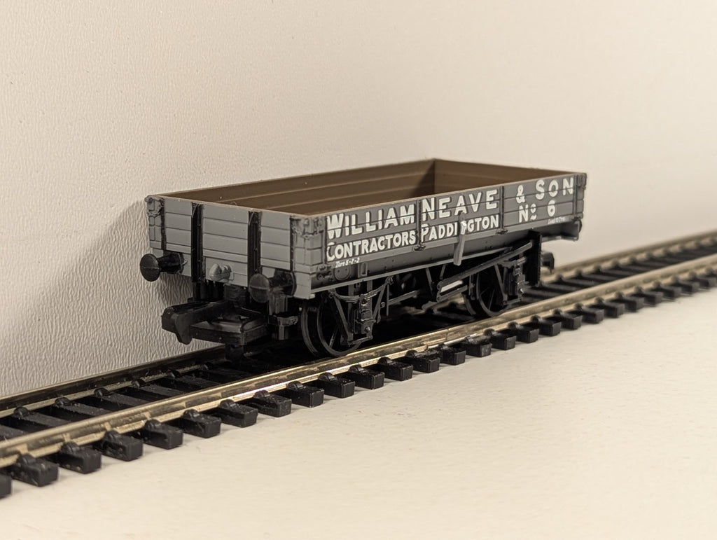 Replica Railways 13302 OO Gauge William Neave & Son 3 Plank Wagon - Boxed