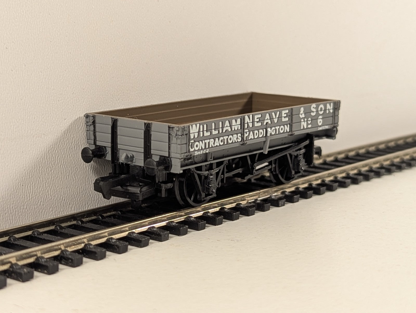 Replica Railways 13302 OO Gauge William Neave & Son 3 Plank Wagon - Boxed