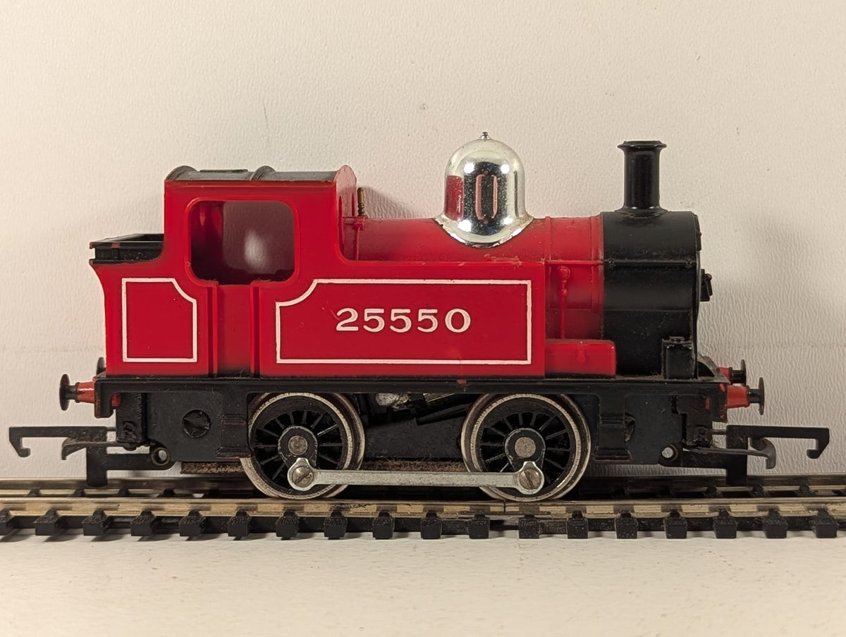 Tri-ang OO Gauge 0-4-0 Industrial Tank Steam Locomotive 25550 Lined Red R.355