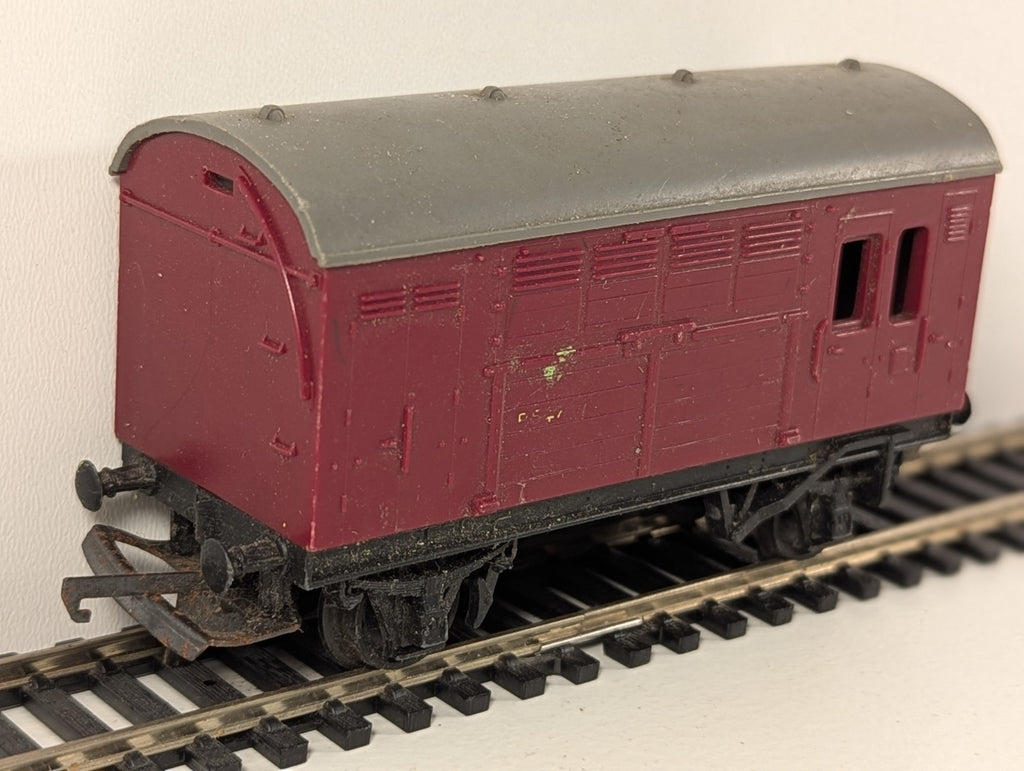 Tri-ang Hornby R123 Horse Box Wagon – BR Maroon – OO Gauge