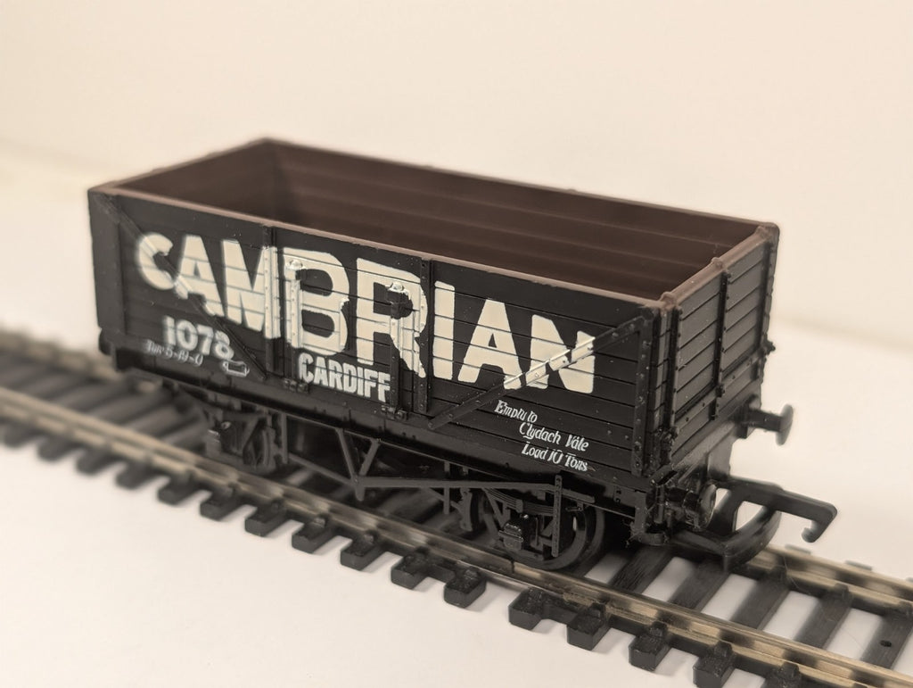 Mainline 37-169 OO Gauge 7 Plank Wagon Cambrian Cardiff