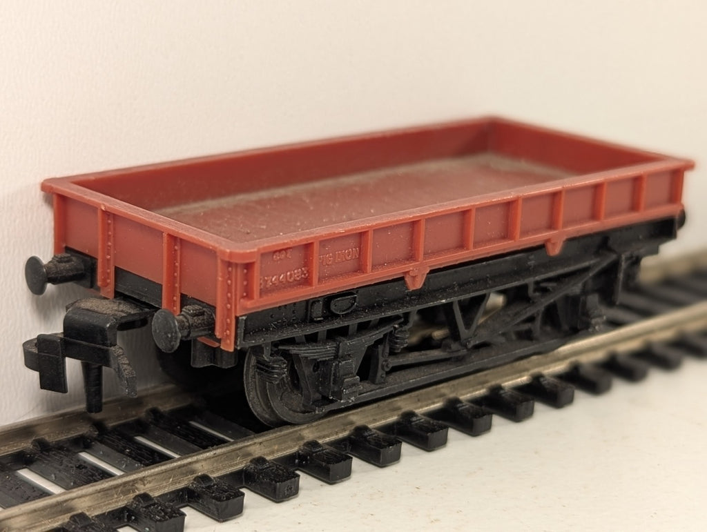 Trix OO Gauge Low-Sided Red Open Wagon