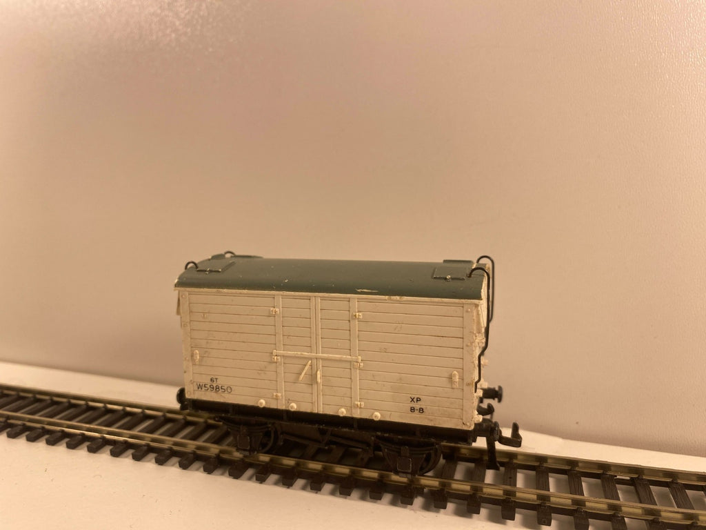 Hornby Dublo 6-Ton Refrigerator Van – OO Gauge