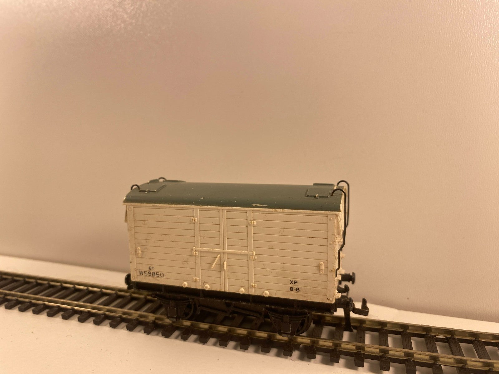 Hornby Dublo 6-Ton Refrigerator Van – OO Gauge