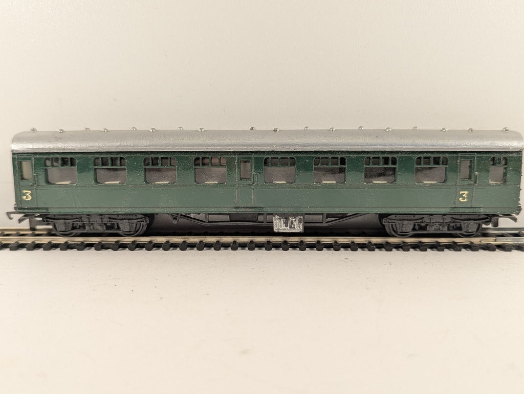 Tri-ang OO Gauge BR Suburban Coach Passenger Coach M43721 BR Green R223