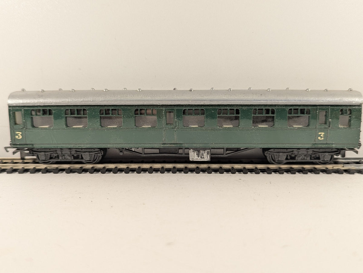 Tri-ang OO Gauge BR Suburban Coach Passenger Coach M43721 BR Green R223