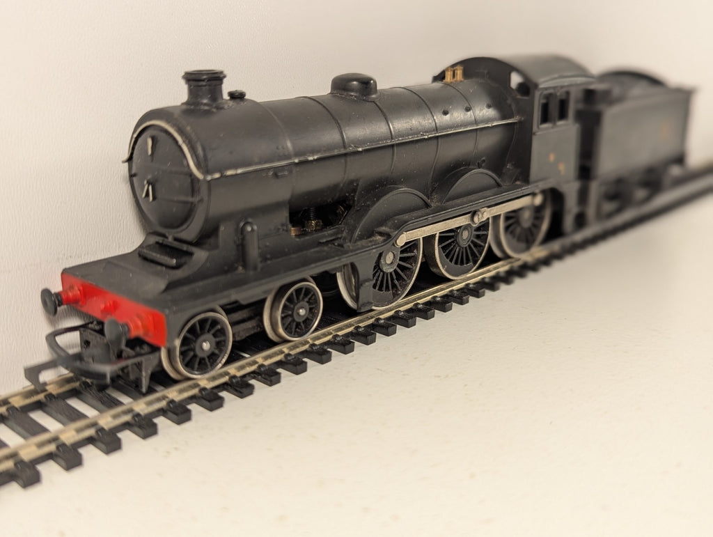 Hornby R150 OO Gauge LNER Class B12 LNER Wartime Black - Boxed