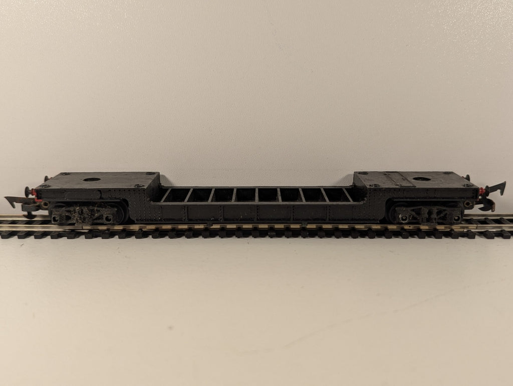 Tri-ang R118 OO Gauge Bogie Well Wagon – Repainted