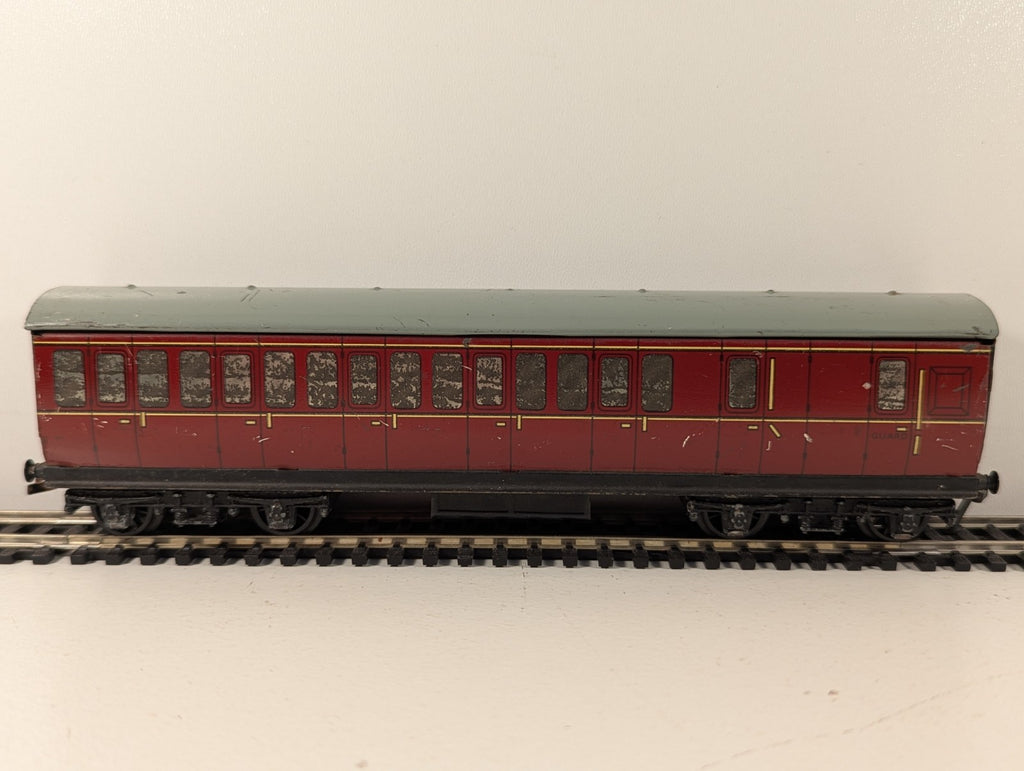 Hornby Dublo OO Gauge Tinplate BR Mk1 Suburban Brake Coach Maroon