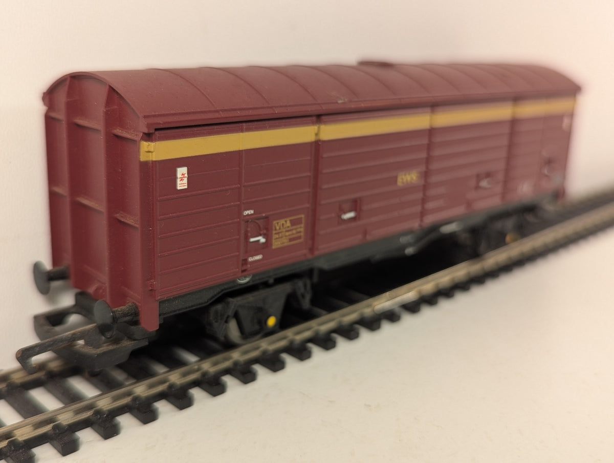 Hornby OO Gauge VDA Sliding Wall Van Goods Wagon 200731 EWS Maroon & Gold R6287