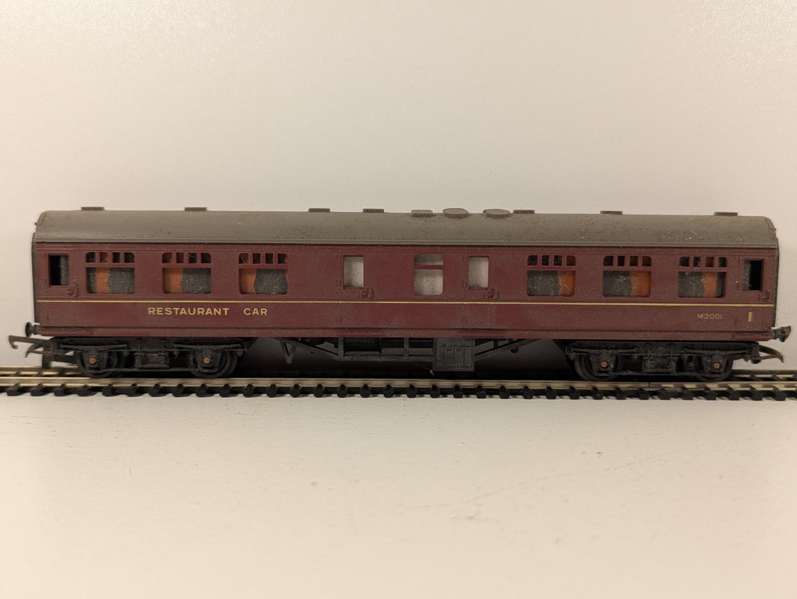Tri-ang OO Gauge BR Maroon Mk1 Restaurant Coach