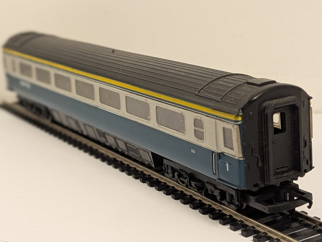 Hornby R4366 BR Mk3 First Class Open Coach OO Gauge