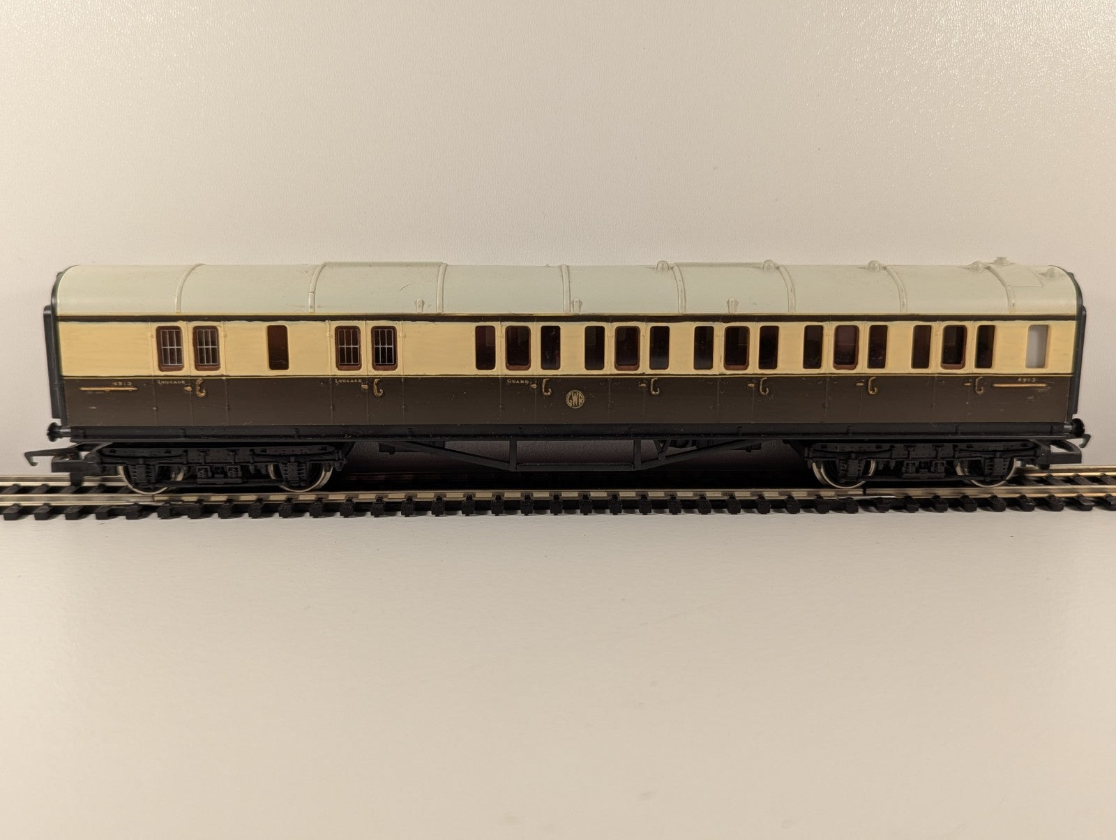 Hornby R430 OO Gauge GWR Collett Brake Coach 4913