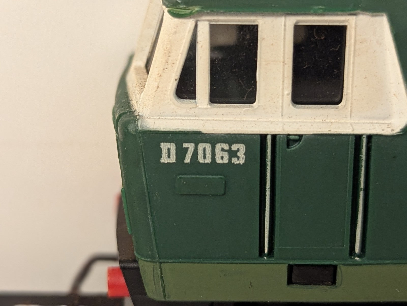 Hornby  R.758 OO Gauge Class 35 Hymek Locomotive D7063 BR Green
