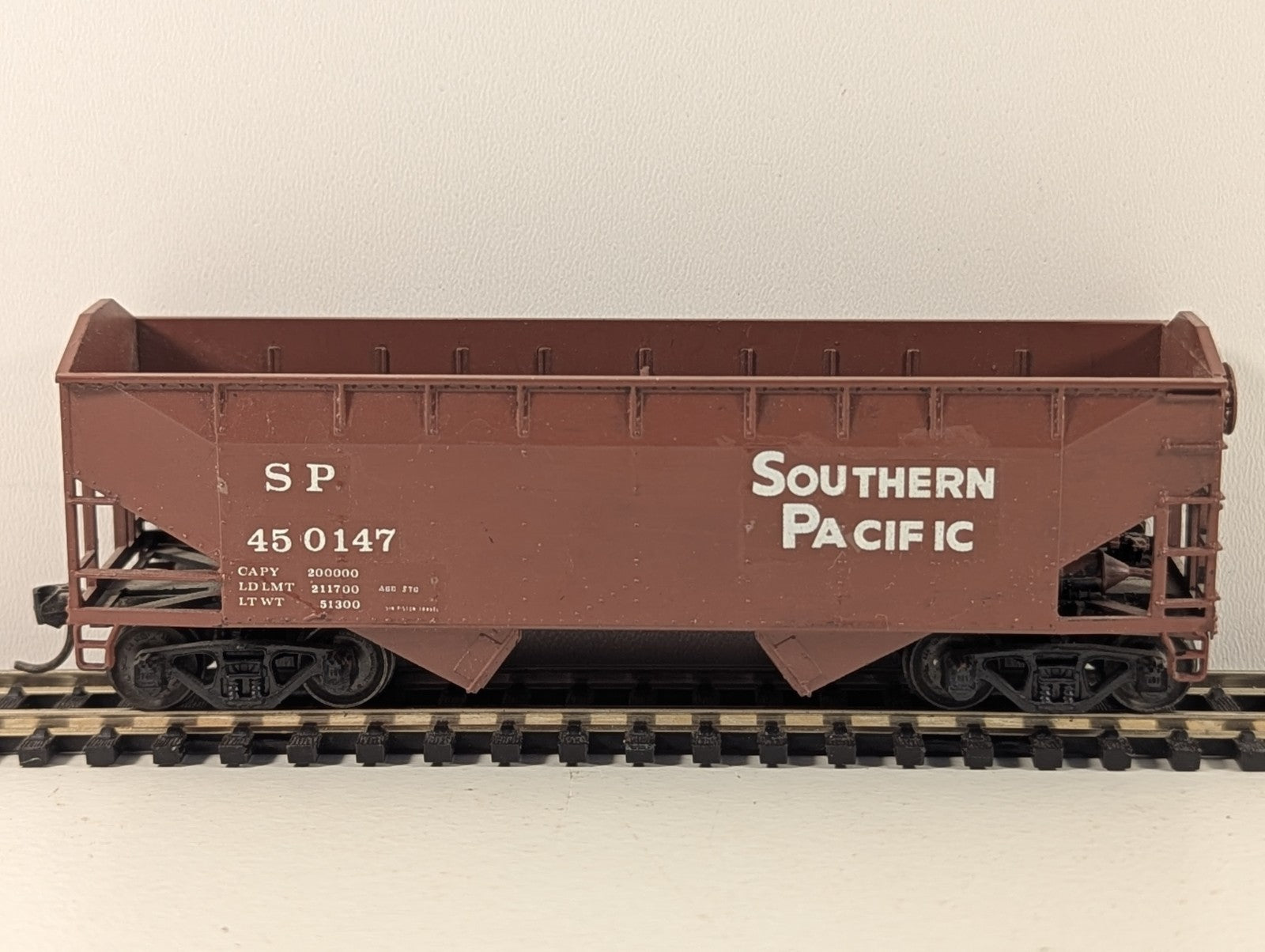 Athearn HO Gauge Southern Pacific Hopper Wagon – Renumbered