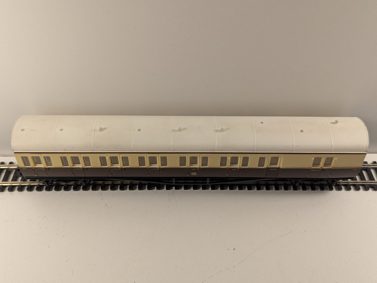 Airfix 54250 OO Gauge GWR Chocolate & Cream 3rd Class Suburban Brake Coach