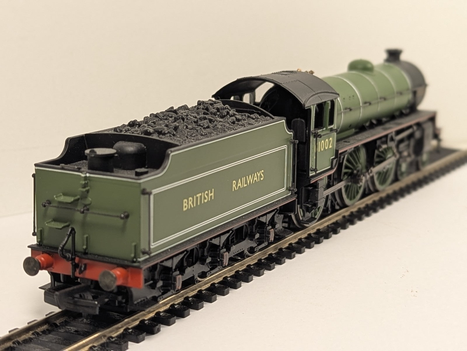 Bachmann 31-702 OO Gauge Thompson B1 61002 Impala BR Green Non-Runner