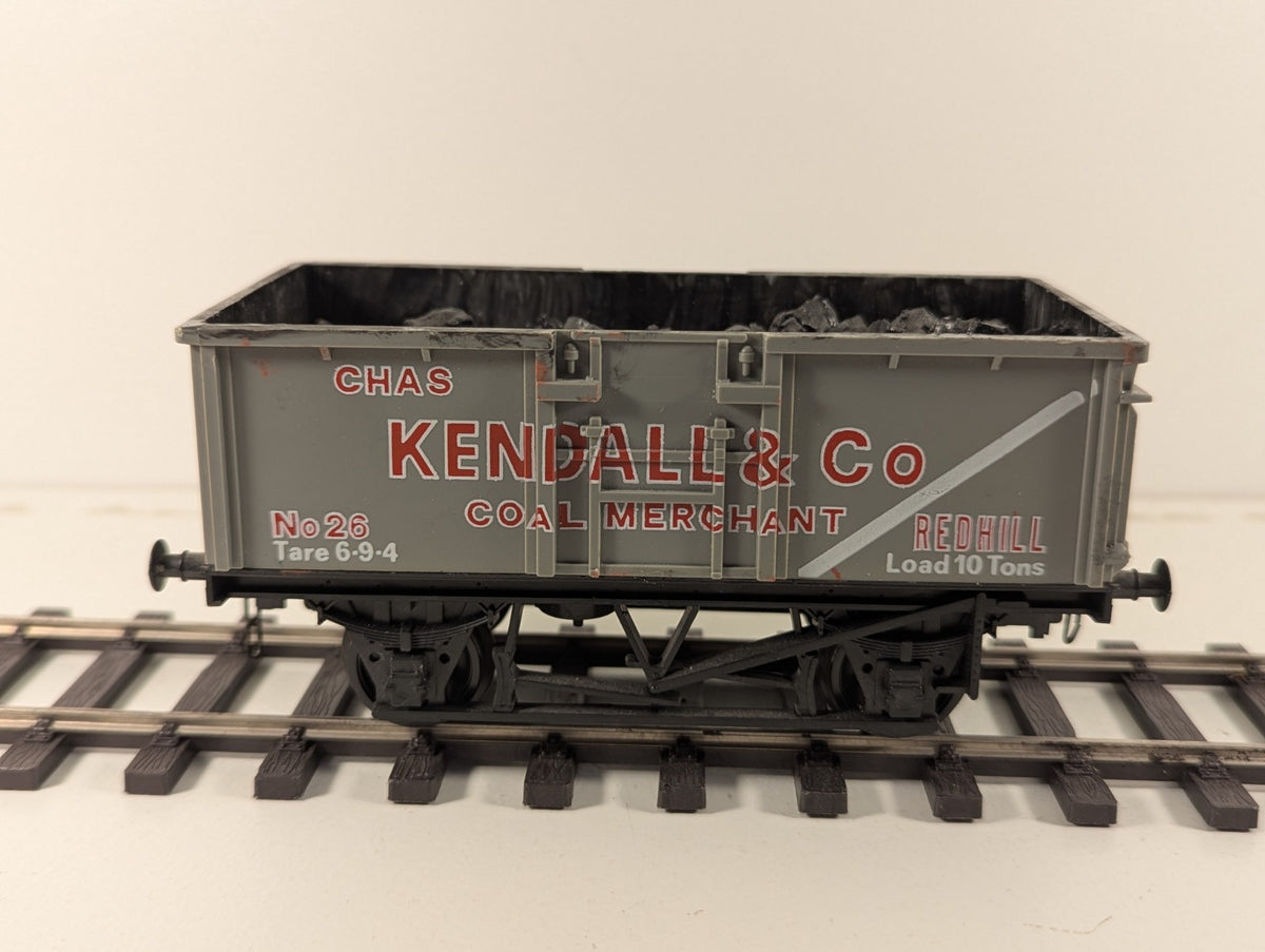 Lima L316730 16-ton steel mineral wagon 'Kendall & Co Livery chain coupling