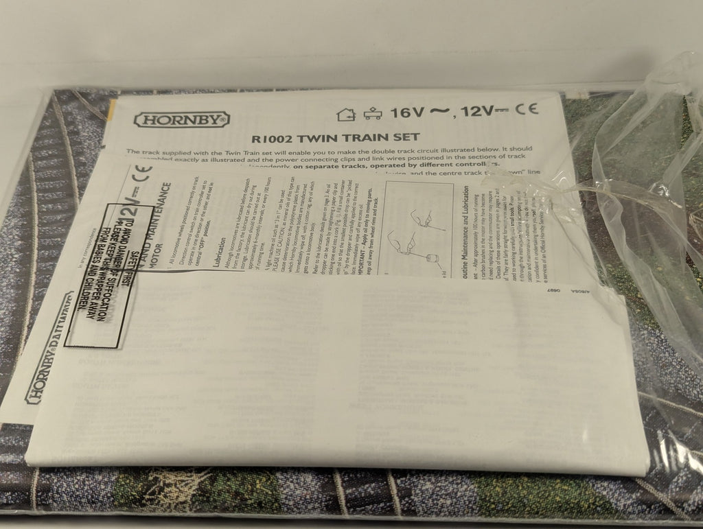 Hornby OO Gauge R1002 Twin Train Set TrakMat and Instructions